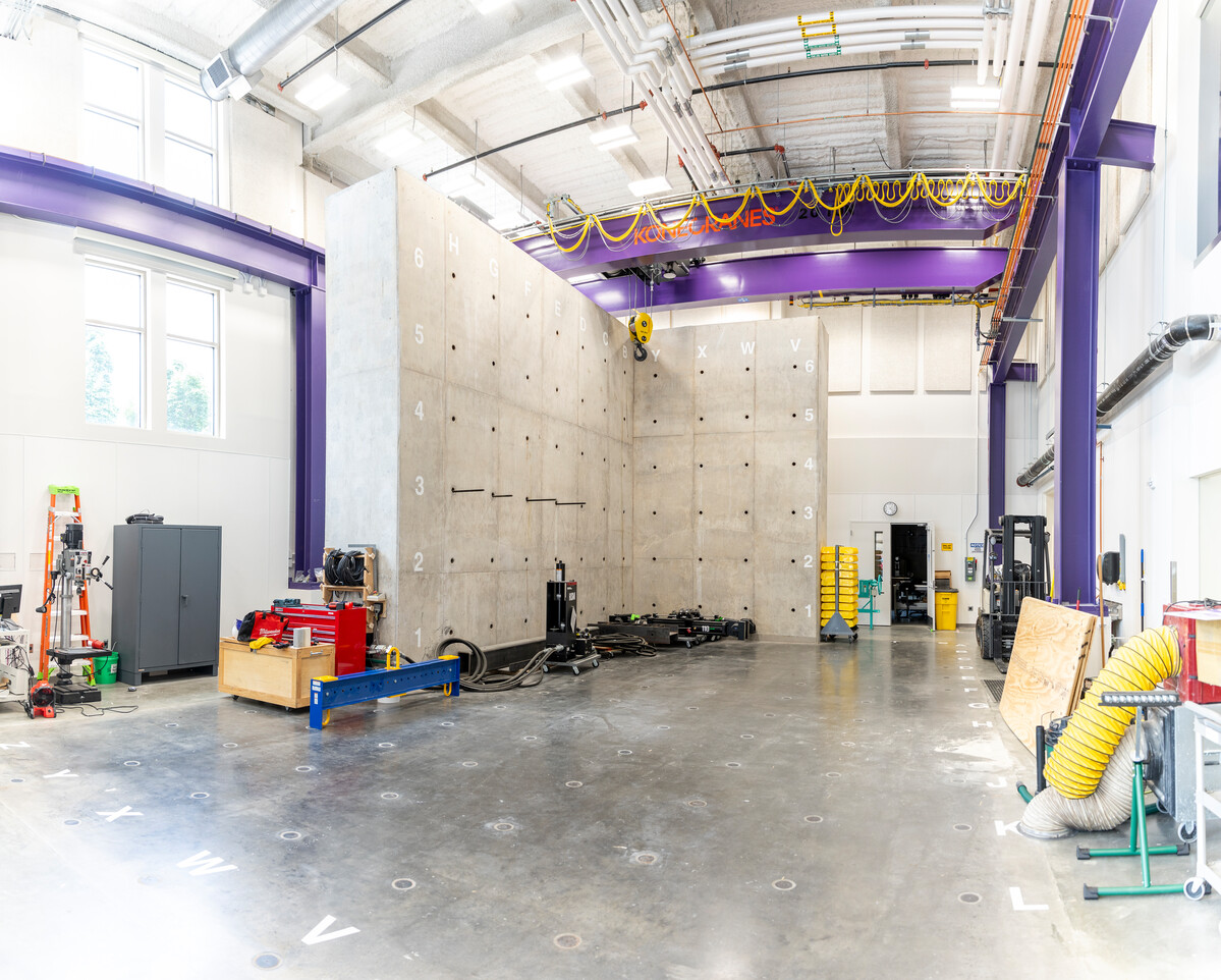 Iversen Strong Wall/Strong Floor