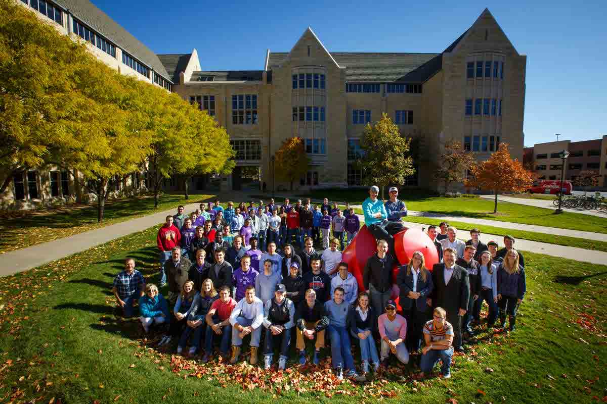 Members of the School of Engineering freshman class pose for a photo.