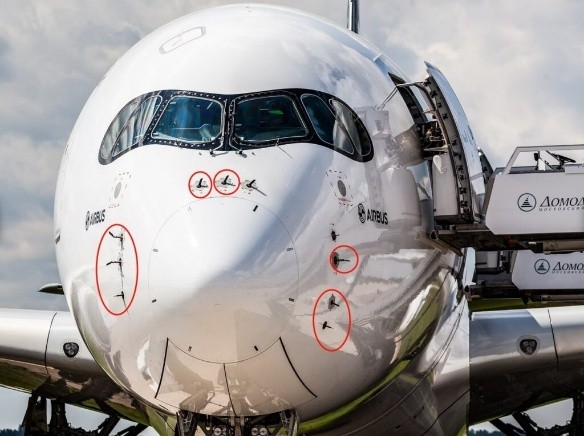 Image 1: Pitot tubes and sensors on an A350