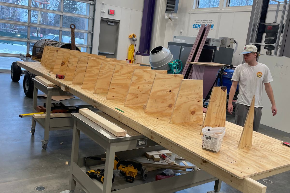 Civil engineering students work on concrete canoe project.